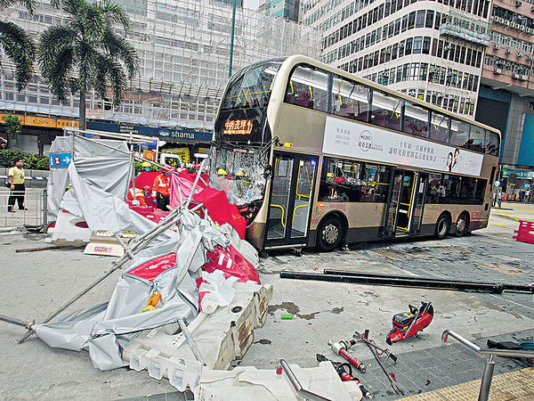 九巴剷行人路撞死人 車長囚20月