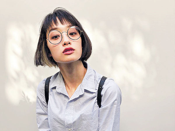 百億富豪唔願娶 剛力彩芽驚變紙板人