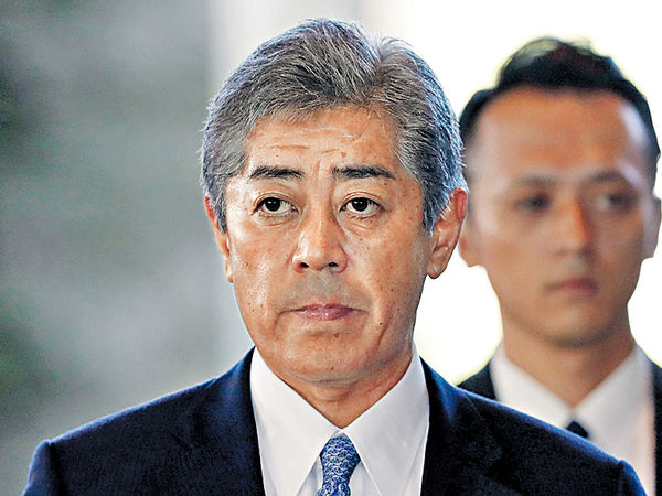 安倍大幅改組內閣 防相換人