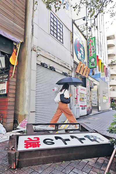 「康妮」襲沖繩 港航班延誤取消