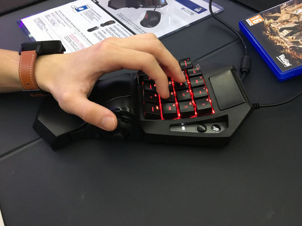 Ps4槍擊遊戲 神器 Hori Tac 2代鍵盤滑鼠 Ezone Hk 遊戲動漫 電競遊戲 D