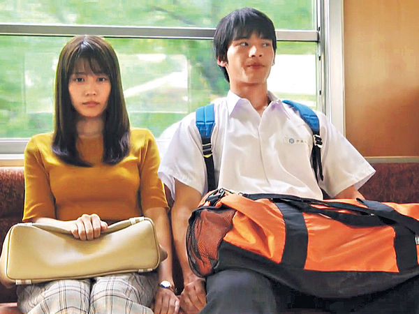 有村架純掂男學生手仔