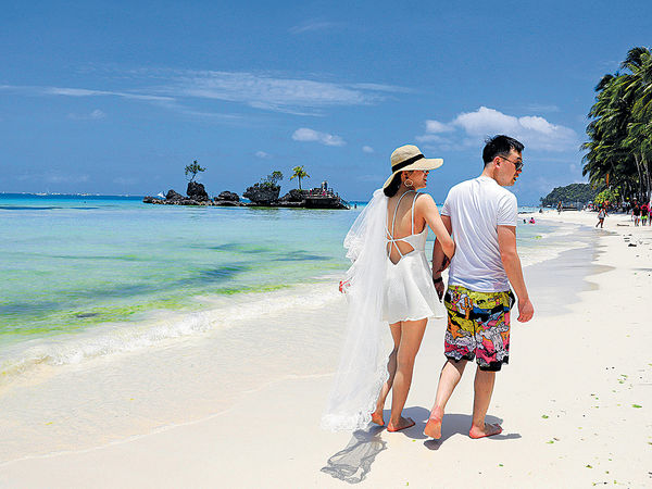 曾被形容「化糞池」關閉半年 菲長灘島今重開限制多