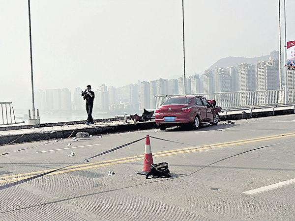 重慶巴士墮長江 逾10人凶多吉少