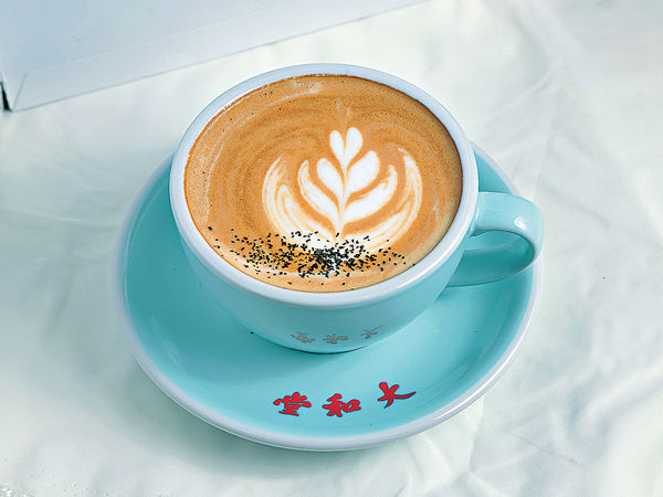 九龍城參茸行 活化變咖啡店