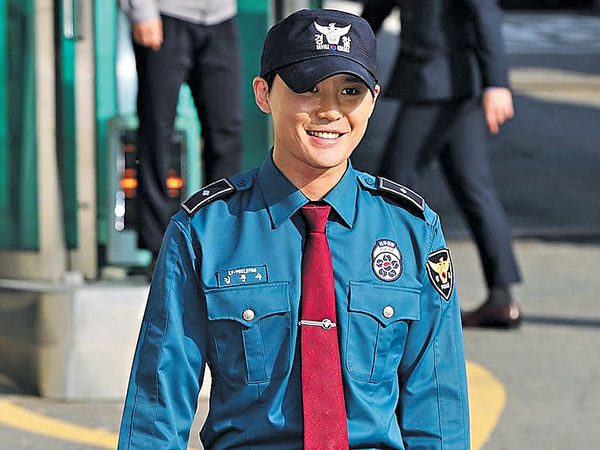 JYJ金俊秀退伍 500粉絲迎接