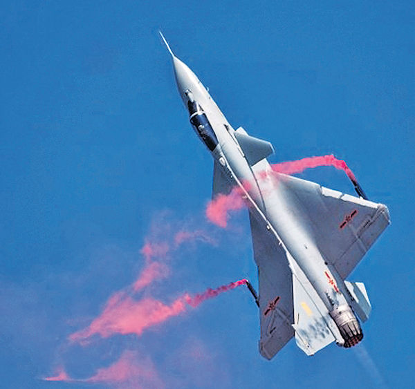 飛高難度「眼鏡蛇」動作 矢量引擎戰機珠海首秀