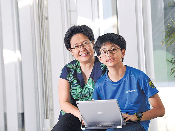 港媽鼓勵兒子 學寫App探索世界