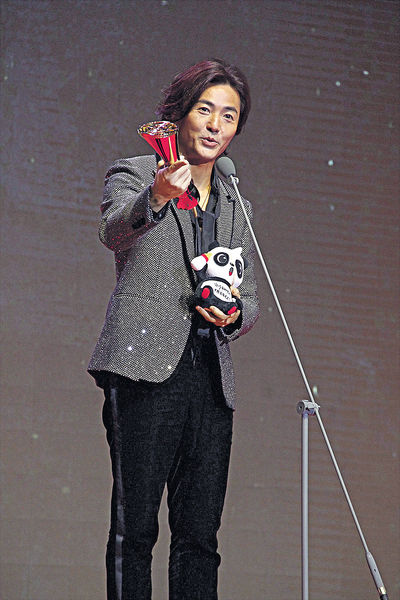 伊健赴韓 獲人氣明星獎