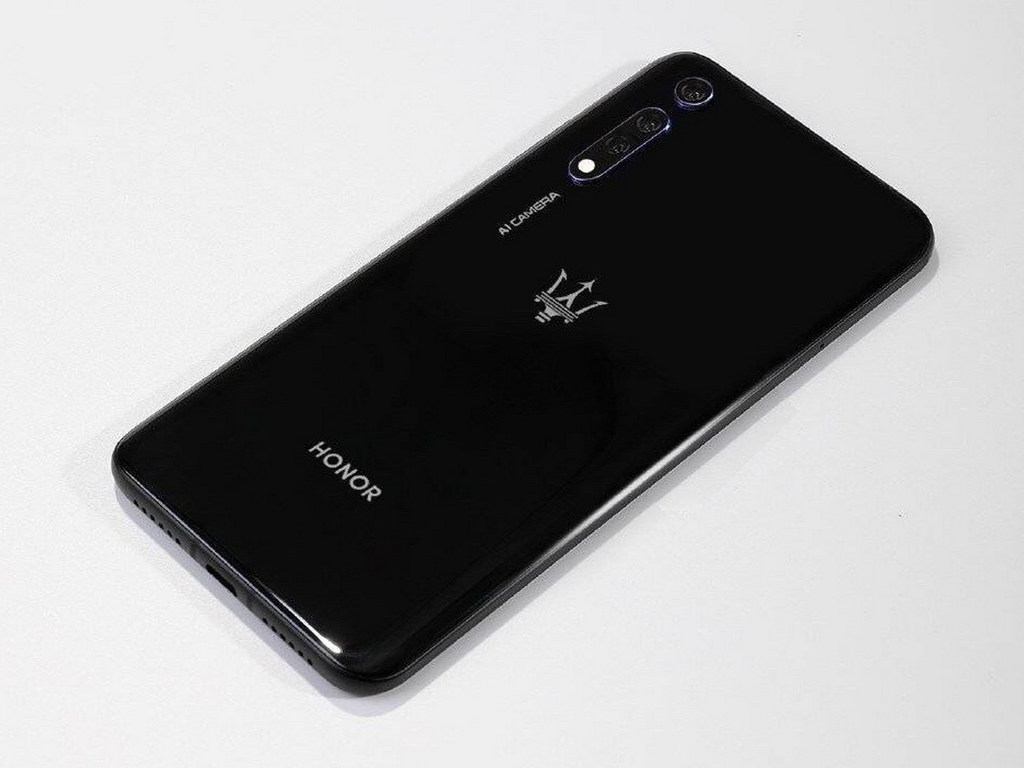 honor v20 或推 maserati 别注版