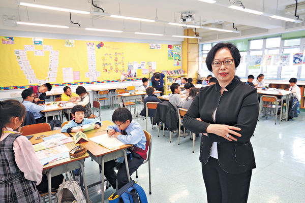 前銀行家變身教育家 推動小老師培訓計劃