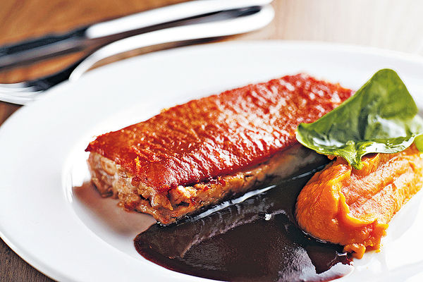 西班牙餐廳 歎慢煮無骨脆乳豬