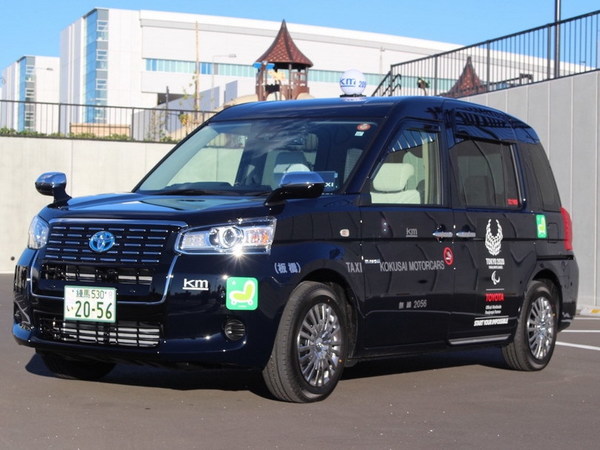 toyota 丰田混能的士 comfort taxi 率先直撃!