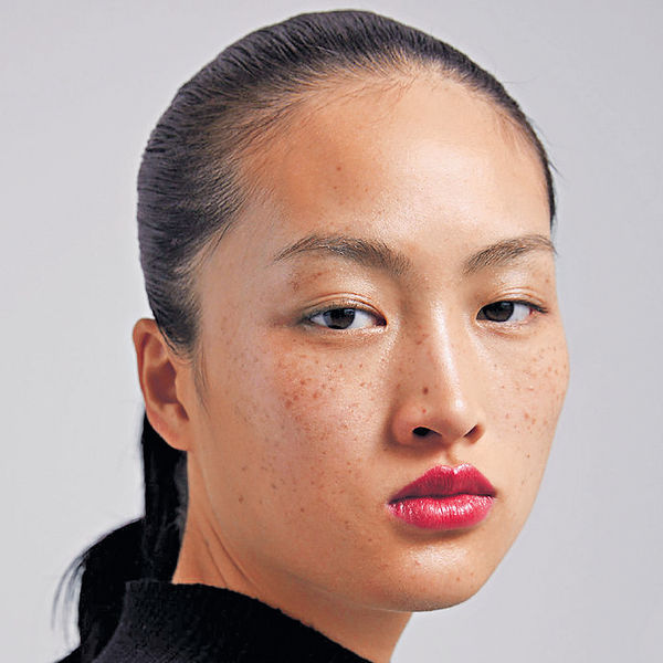 中國模特兒滿臉雀斑 ZARA廣告惹爭議