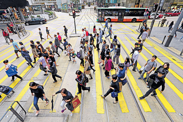 香港人口增至748萬 去年逾4萬單程證遷入