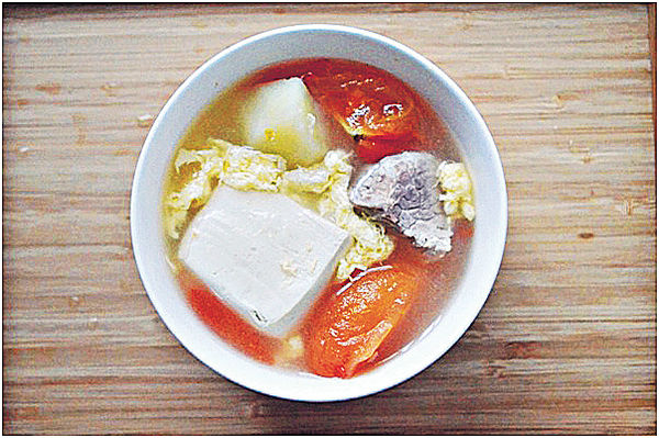 番茄薯仔豆腐瘦肉蛋花湯