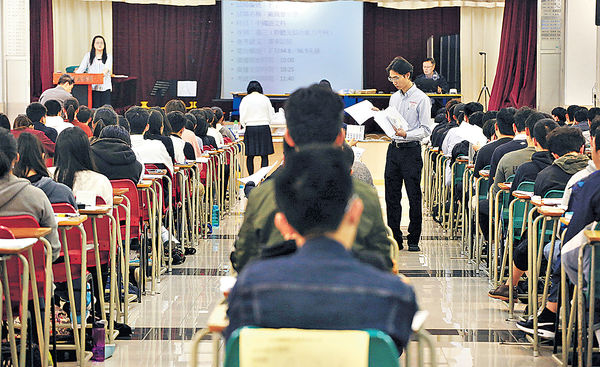 DSE中文科聆聽卷 考生嫌用收音機過時