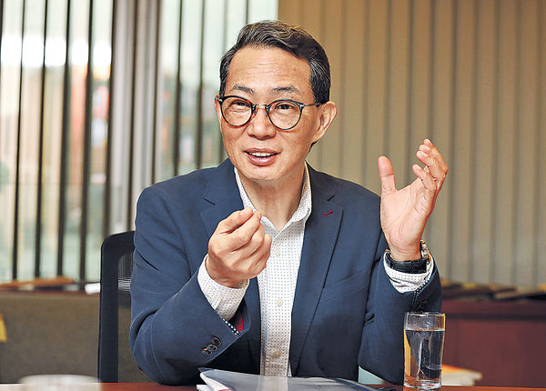 黃繼兒︰港將保私隱 視基本人權