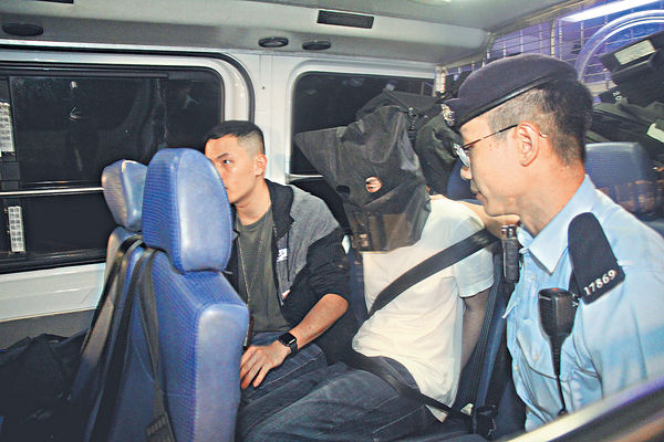 持刀男闖港大被捕