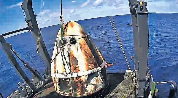 SpaceX龍飛船測試爆炸 美載人上太空遇阻