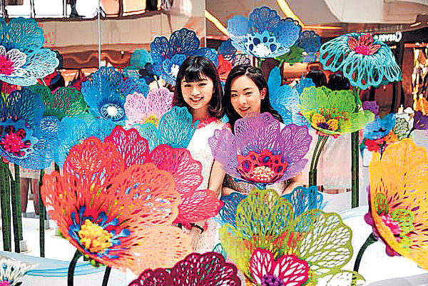 送媽媽驚喜 去海港城「紙花海」打卡