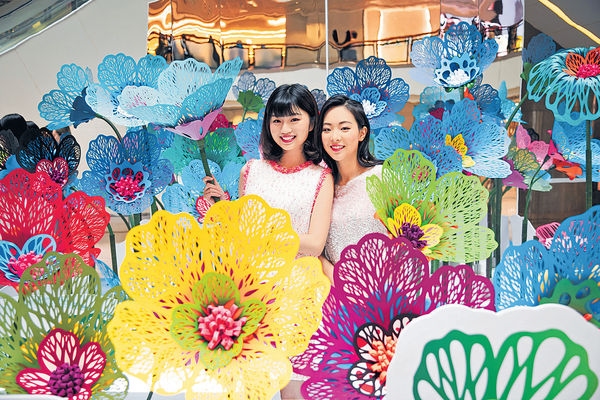 花心思向母親示愛