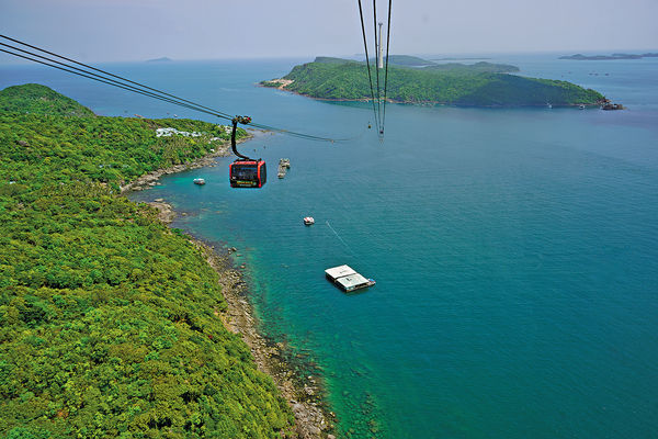 直航越南富國島 搭全球最長跨海纜車