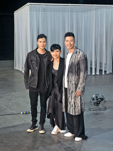 劉美君為沈震軒碌人情卡