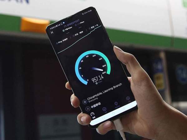 北京青年報記者測試 5g 網絡時,下載速度可達 933mbps,上傳速度則為