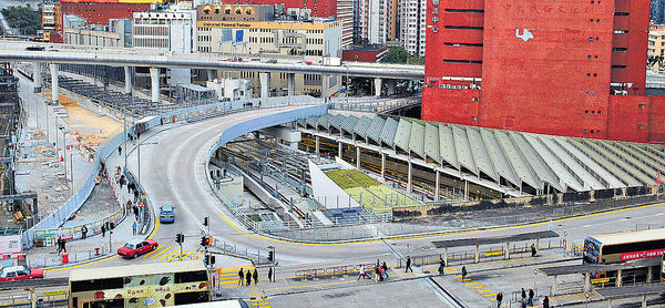 紅磡站列車停放處 鋼筋接駁差照落石屎