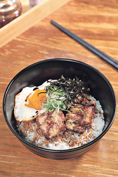 元朗歎超肥美鵝肝蛋飯