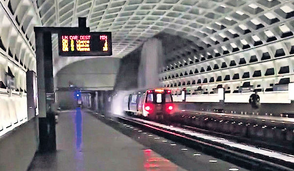 華盛頓暴雨 地鐵站變「瀑布」