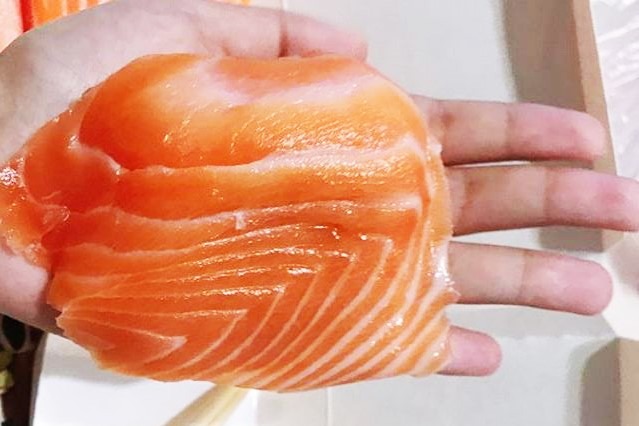 台北壽司 台北cp值高日式餐廳 三味食堂 超巨型三文魚壽司 刺身 U Food 香港餐廳及飲食資訊優惠網站