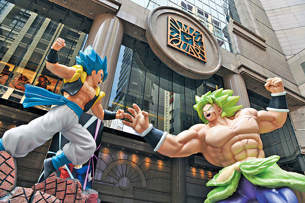 撒亞人登陸時代廣場 重現經典場景