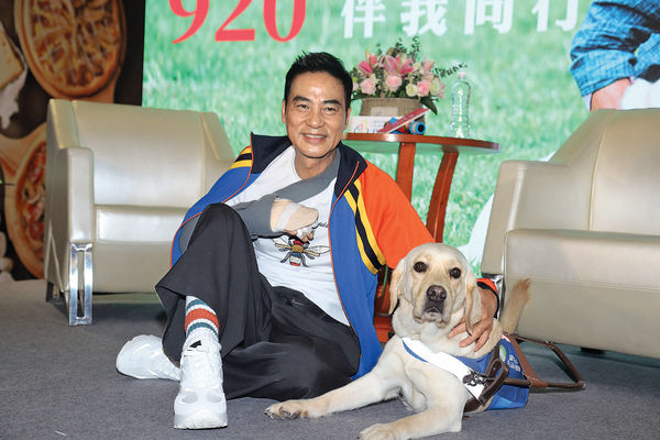 遇襲後復工 任達華紮繃帶到廣州谷戲
