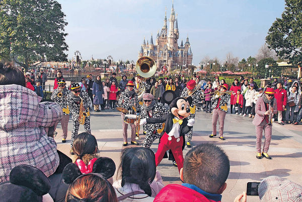 滬迪士尼入場搜袋查食物 中消協︰損人格權