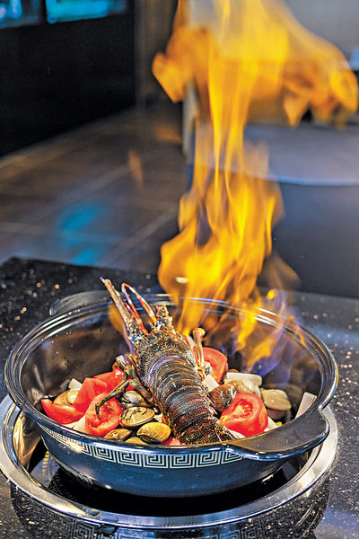 北角海景料理 吸睛火焰龍蝦鍋