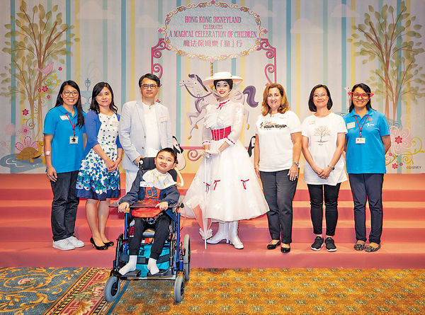 香港迪士尼邀13病童家庭遊樂園 享家庭共聚時光