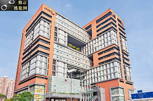 前日遭學生包圍 理工專上講師暫停授課 三度被推跌 稱校方曾阻警入校處理