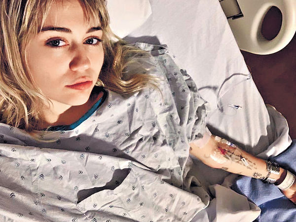 Miley Cyrus扁桃腺炎入院