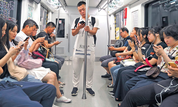 內地推地鐵管理新規 開喇叭聽歌煲劇列黑名單