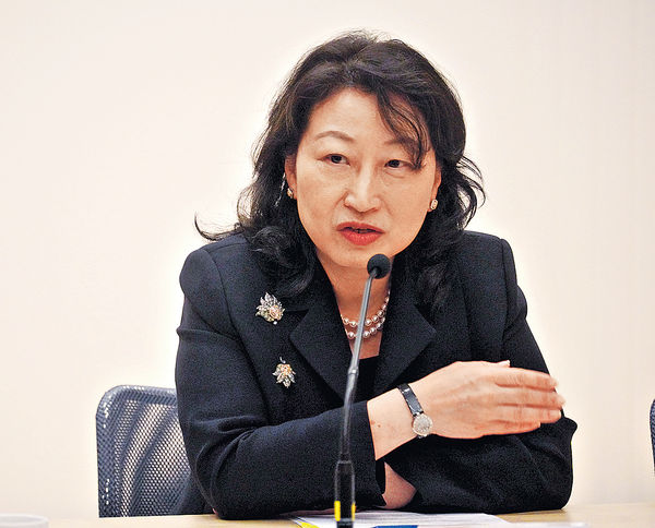 鄭若驊晤年輕律師 盼暴力停止