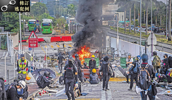中大學生會圖阻警入校 申禁令失敗 警轟如「兵工廠」 李家超：校園非法外之地