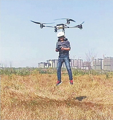 花10萬人民幣 航空迷自製「飛行背包」