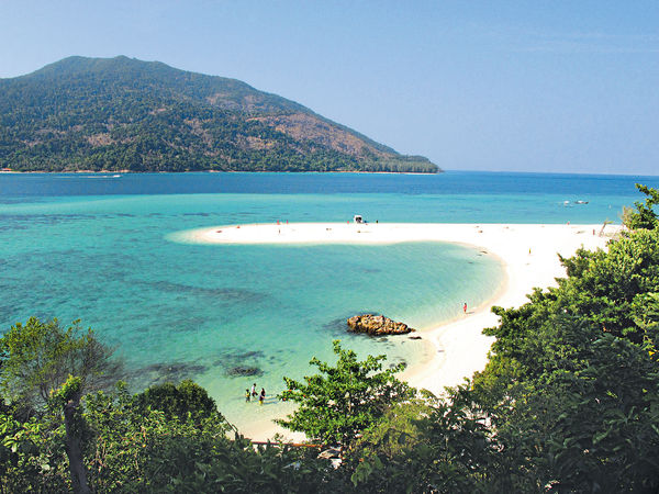 泰國私密沙灘 情侶必遊象鼻石洞