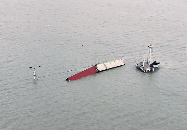 貨輪撞船沉沒 運台「雙11」商品掉海中