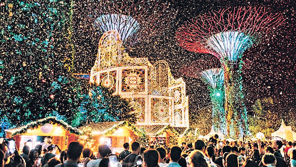 新加坡地標景點 亞洲最高彩燈聖誕樹