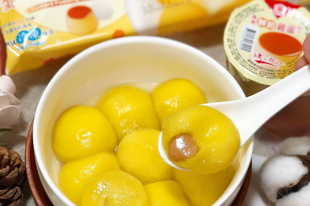 全家新發現 義美芋泥鮮奶雞蛋布丁 銅板價的手工布丁 便利商店居然也吃的到 天然芋頭香 不是化學香精味喔 口感跟自己在家做的一樣 奶香濃郁好味道 台灣本土的良心廠商 喜歡布丁的朋友一定要試試看喔 香香苓