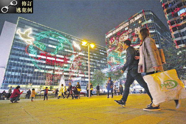 網民擬「塞爆」 平安夜商場唔倒數 尖沙咀減封路 不設大量警員站崗