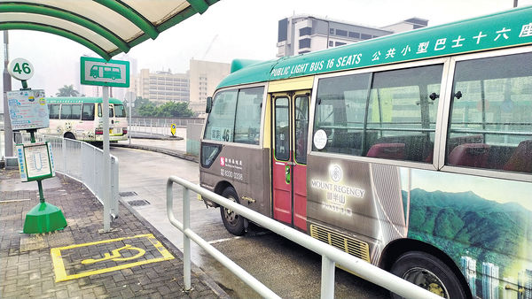 偷小巴揸大膽車 警拘3童黨